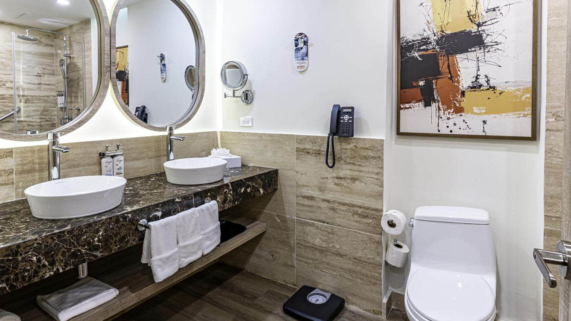 King Suite Lounge Access