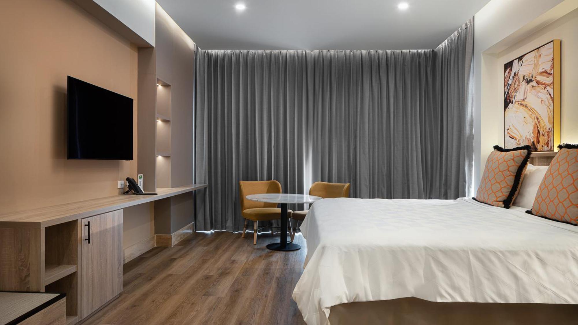 Standard King Room City View