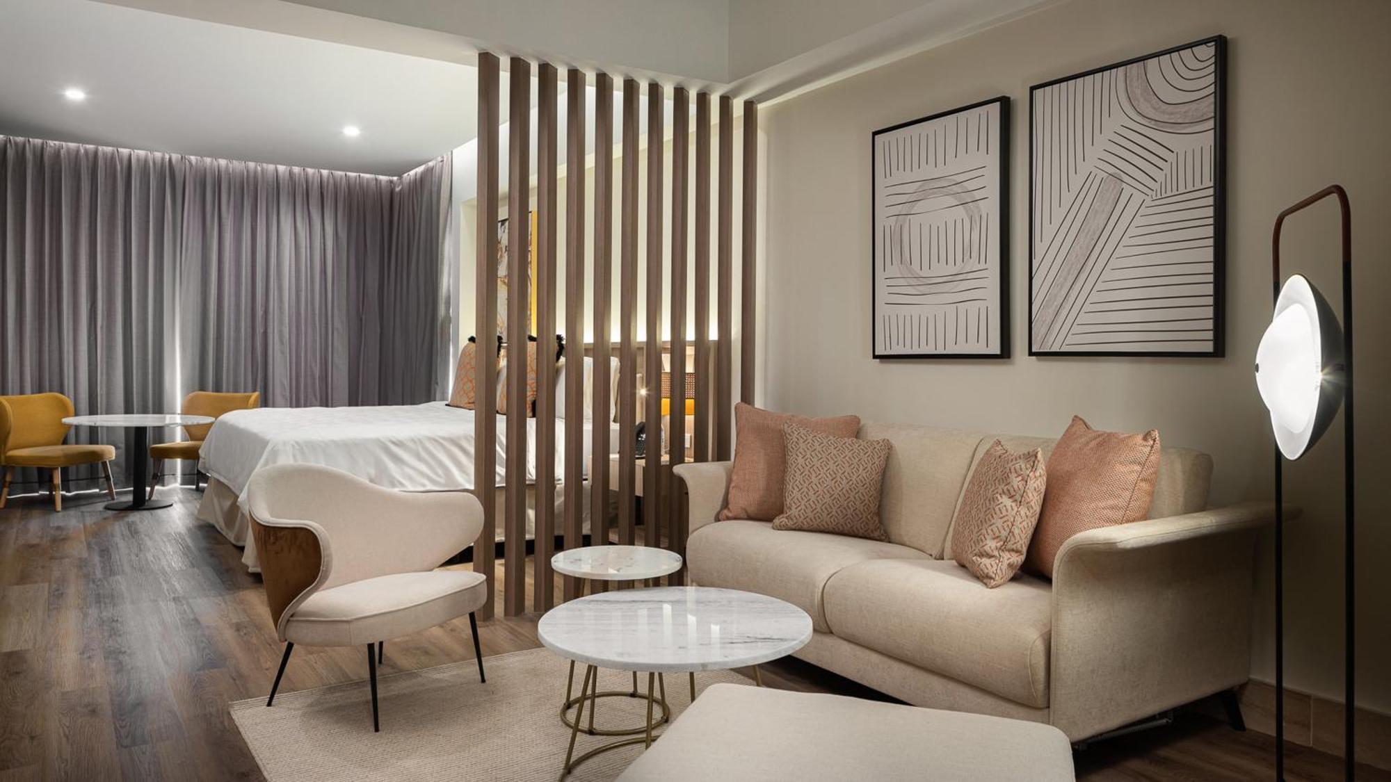 King Suite Lounge Access