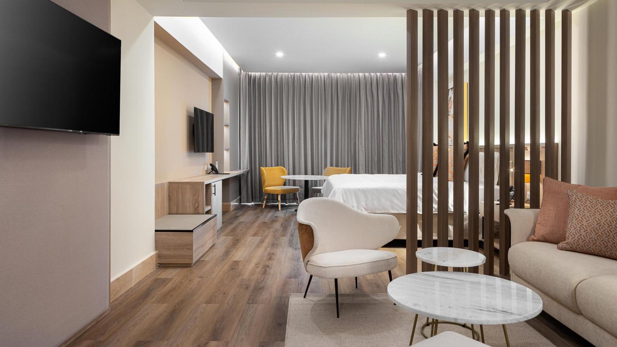 King Suite Lounge Access