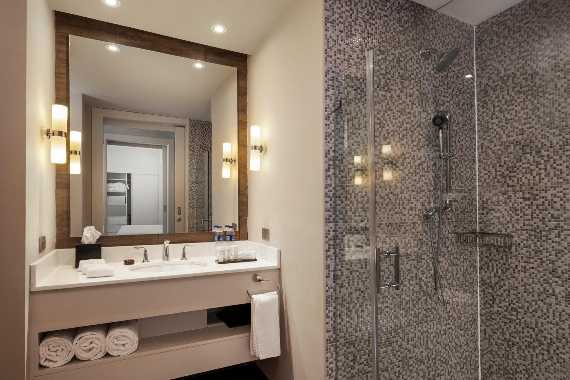 One-Bedroom Suite City Views